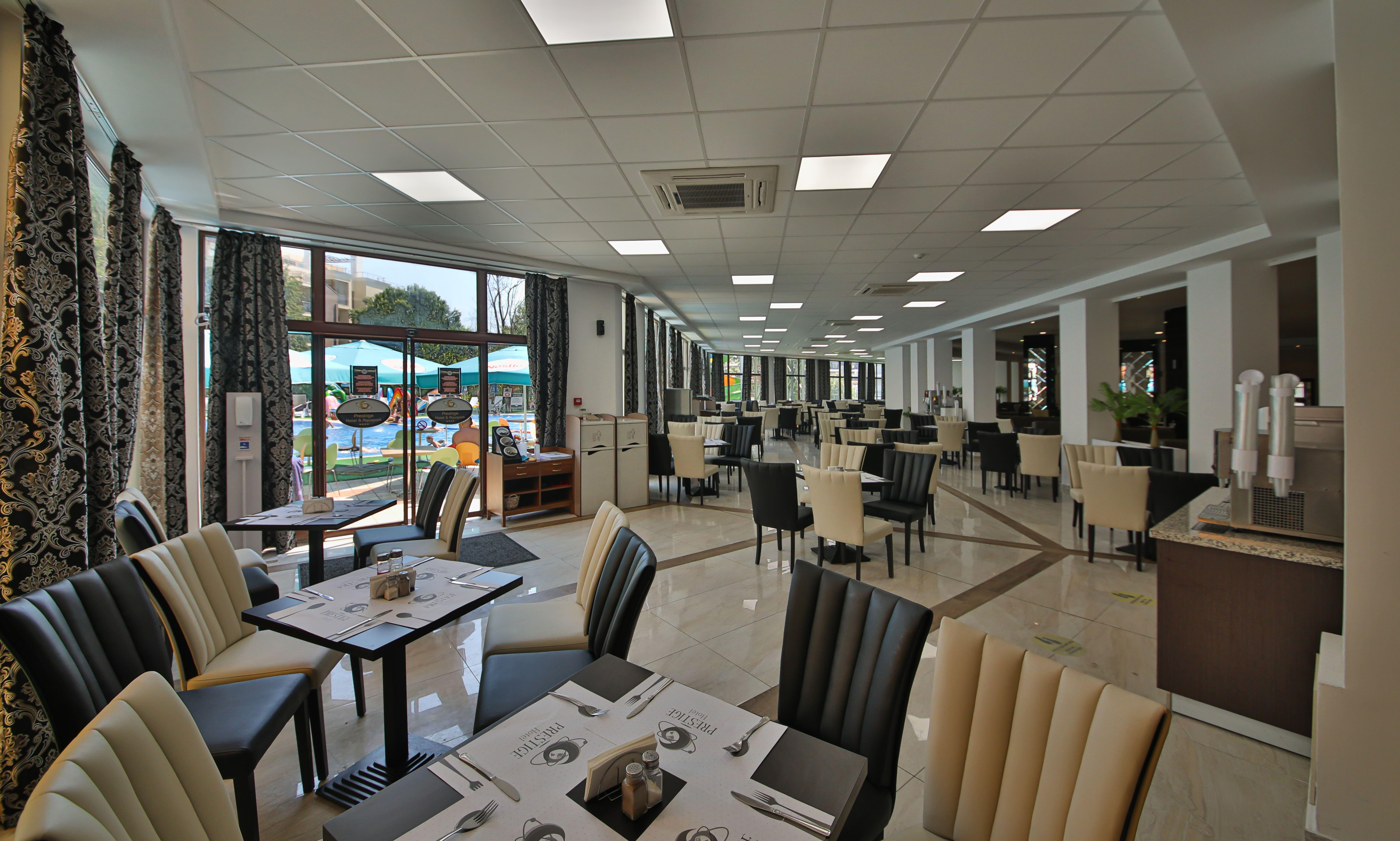 וארנה Prestige Hotel And Aquapark מראה חיצוני תמונה