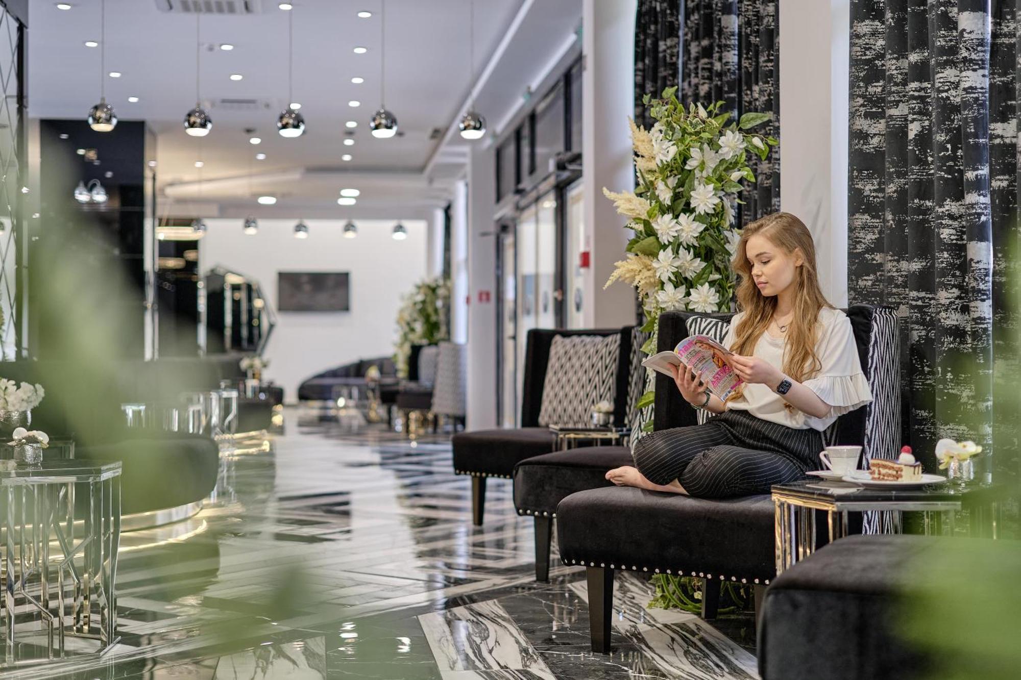 וארנה Prestige Hotel And Aquapark מראה חיצוני תמונה